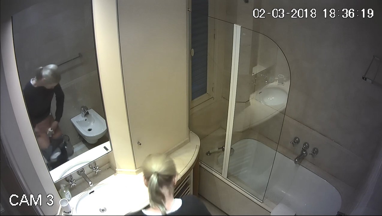 Hotel (toilet + bathroom) 8