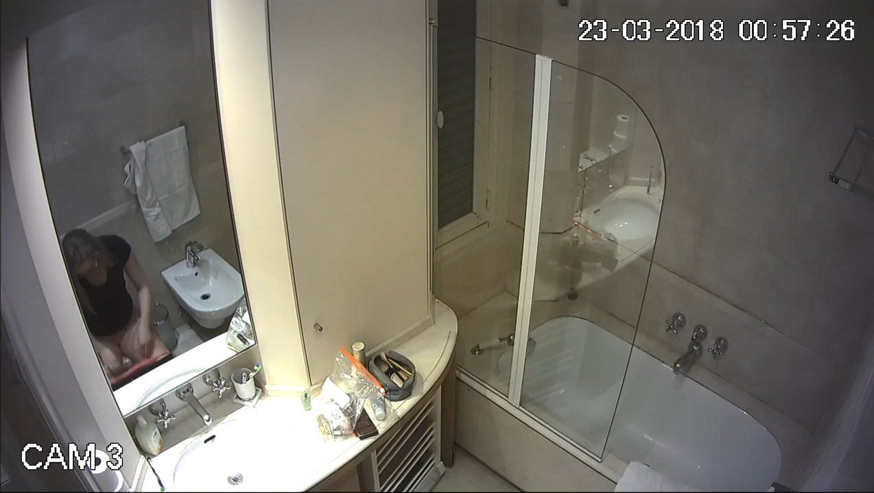 Hotel (toilet + bathroom) 9